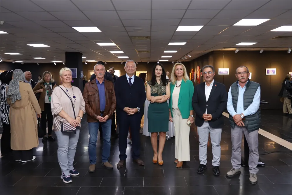 Bandırma’da “Derinlerde Bir Yerde” Resim Sergisi Açıldı