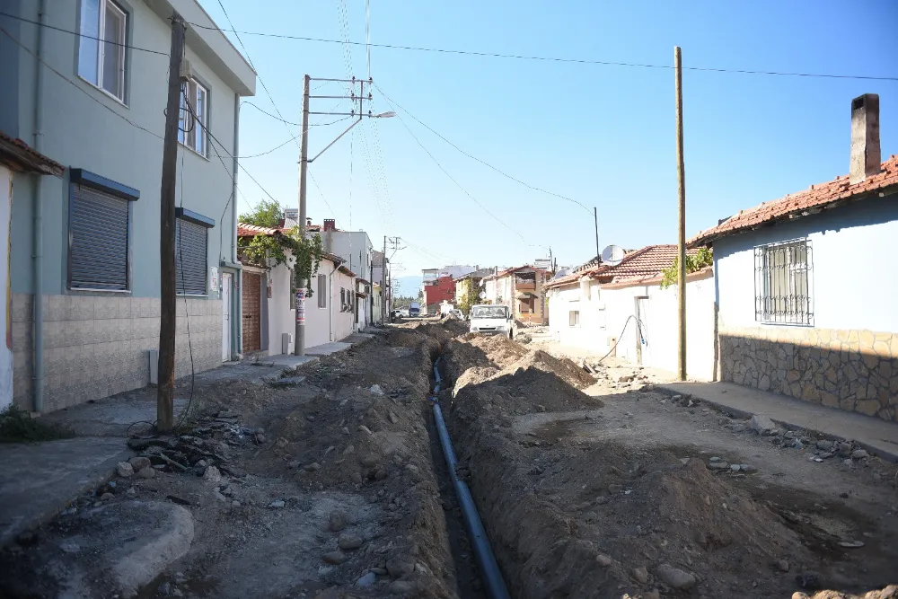 BASKİ vatandaşı 60 yıllık içme suyu hatlarından kurtardı