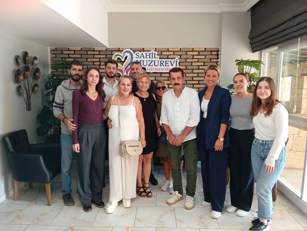 AYVALIKLI SANATÇILAR YAŞLILARI UNUTMADI