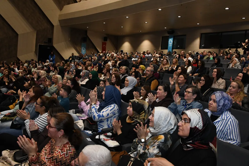 1.Balıkesir Kitap Fuarı tüm ihtişamıyla sürüyor