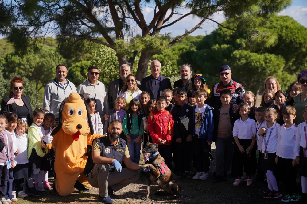 AYVALIK BELEDİYESİ’NDEN DÜNYA HAYVANLARI KORUMA GÜNÜ’NDE ANLAMLI MESAJ: “SATIN ALMA, SAHİPLEN”