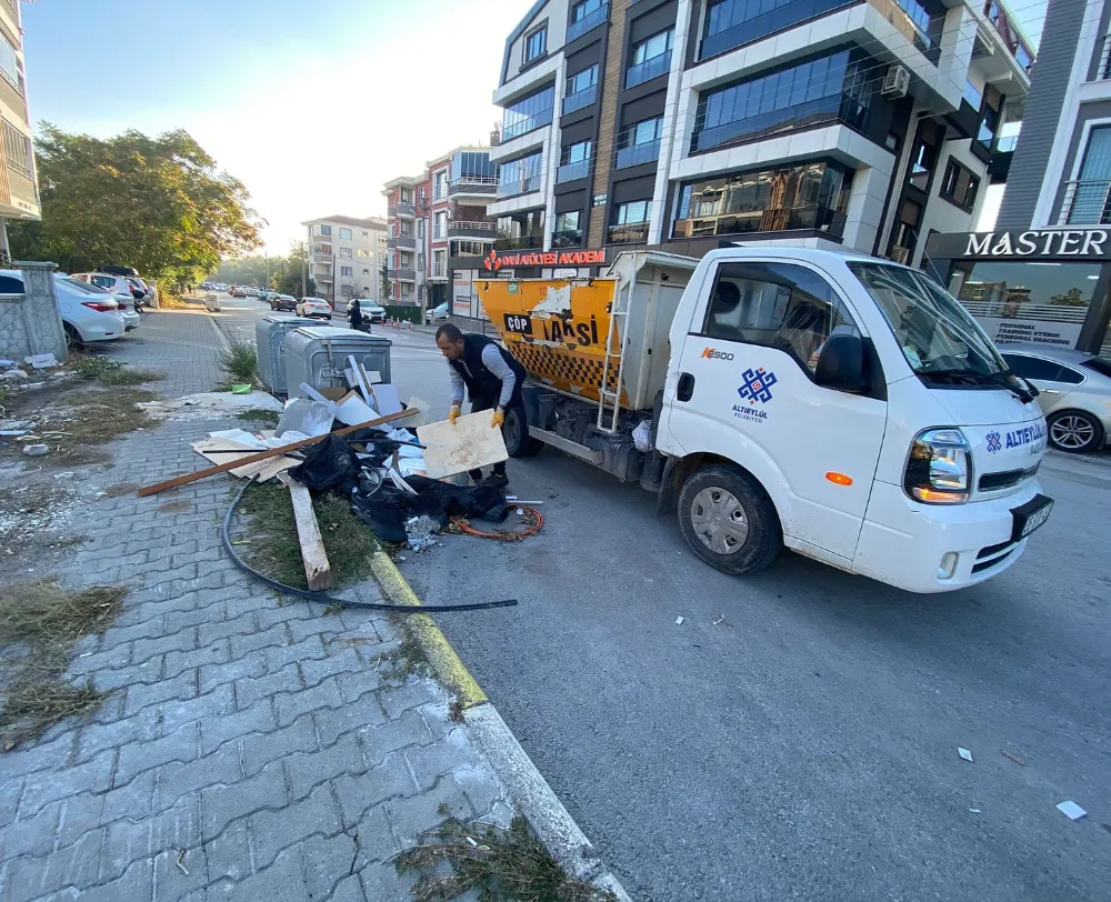 ALTIEYLÜL BELEDİYESİ’NDEN KABA ATIK TEMİZLİĞİ