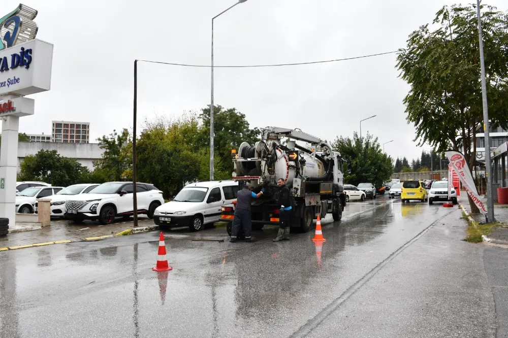Sağanak yağışlarda BASKİ’den sahada aralıksız müdahale