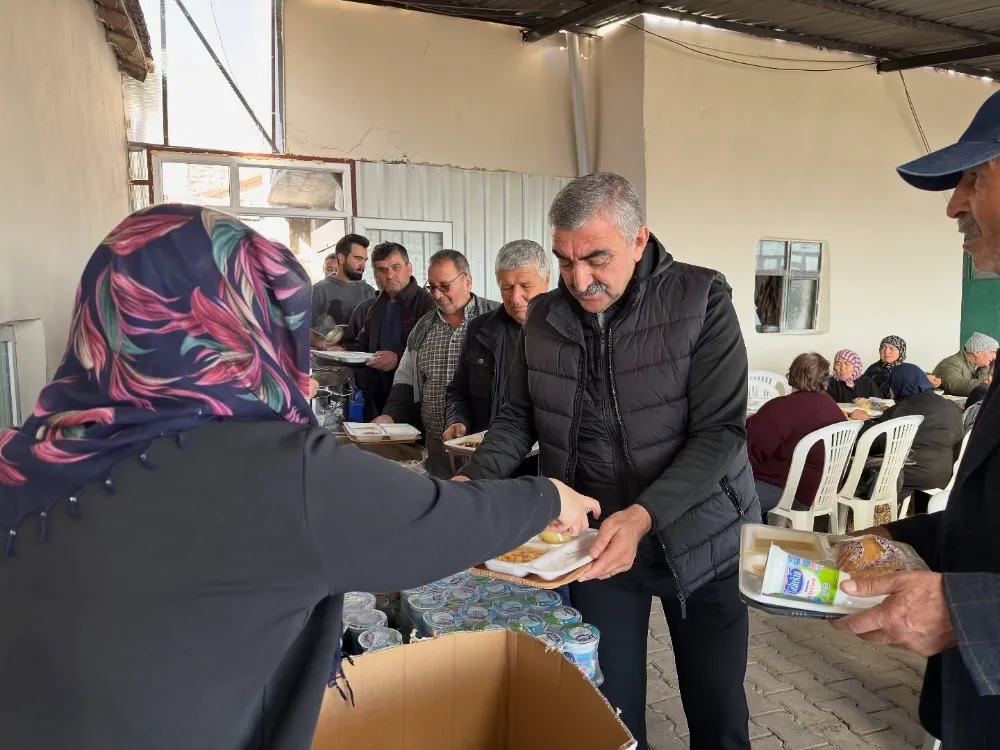 Başkan Gaga, Göktepe Mahallesi’ndeki Hayır Yemeğinde Vatandaşlarla Buluştu