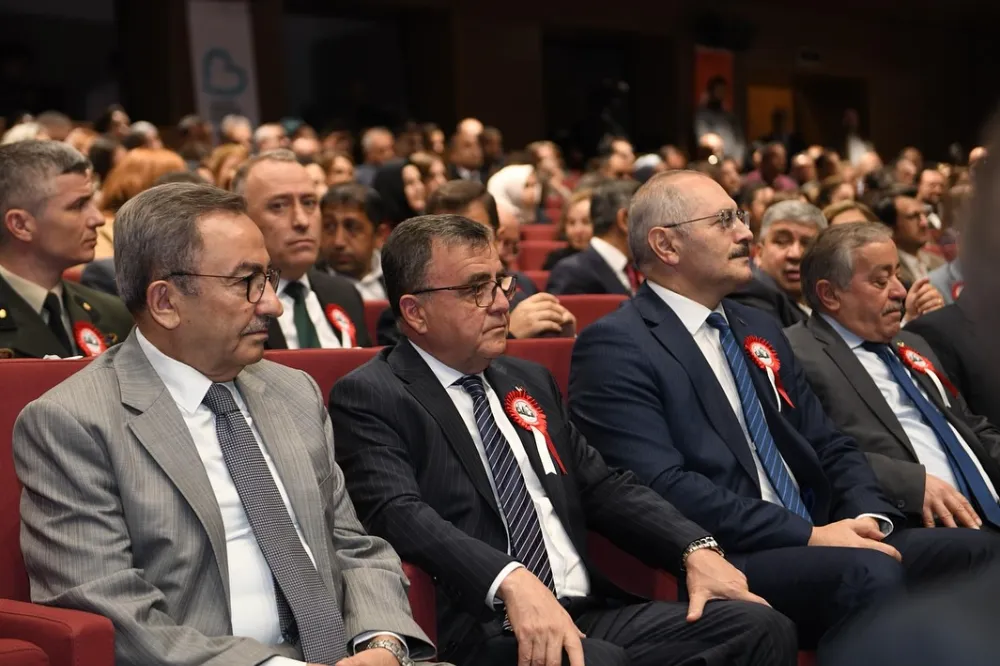 “Yarınlarımızı Aydınlatan Tüm Öğretmenlerimize Minnettarız”