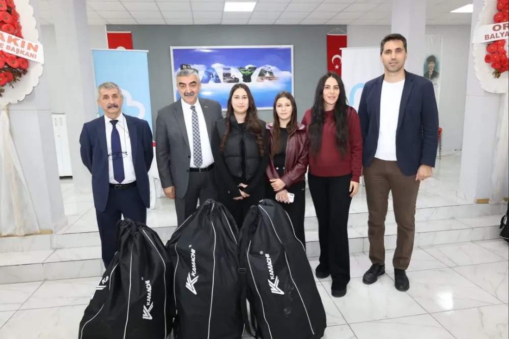 Balya’da Okullara Spor Malzemesi Desteği