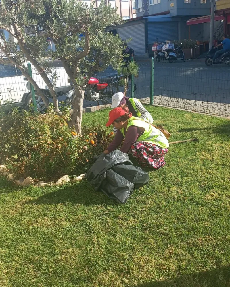  EDREMİT BELEDİYESİ’NDEN KAPSAMLI PARK VE YEŞİL ALAN BAKIMI