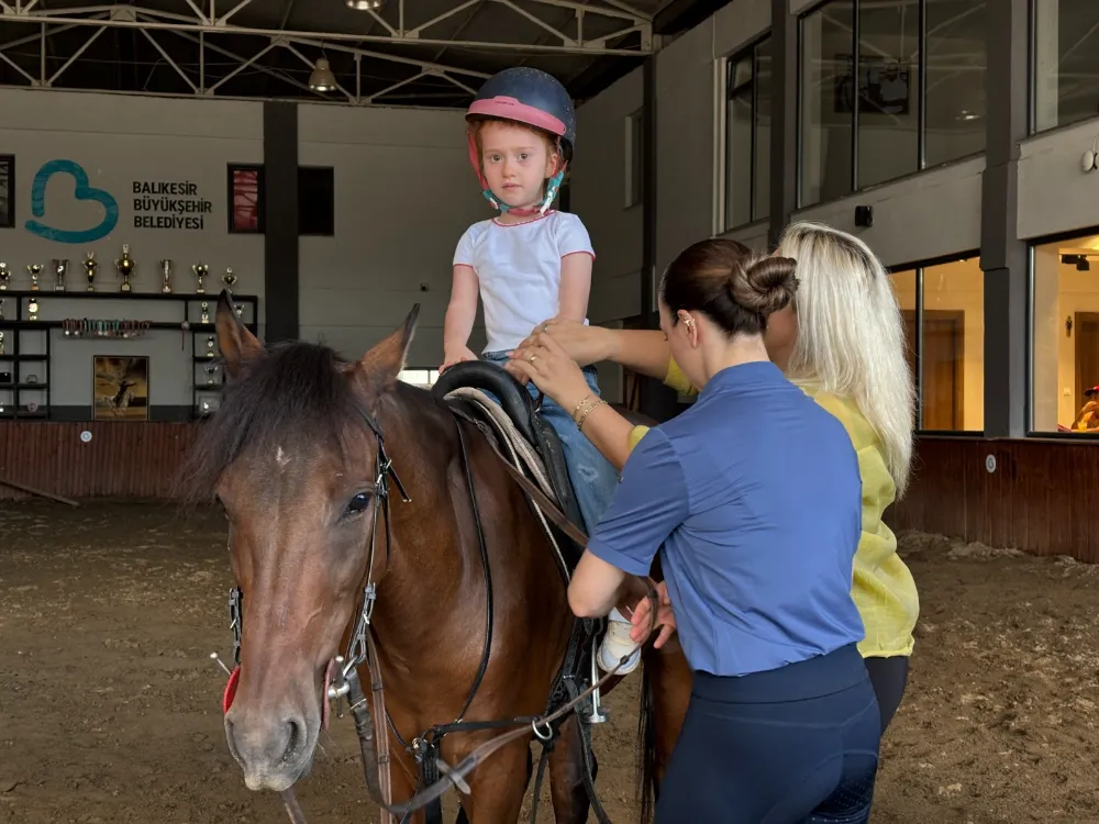 Büyükşehir 65 özel bireyi hipoterapiyle buluşturdu